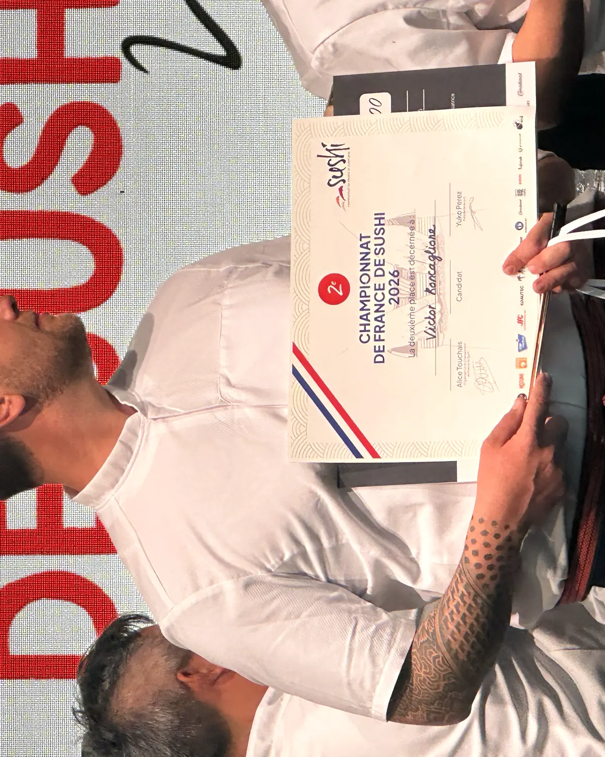 Victor Roncaglione reçoit le diplôme de deuxième place du Championnat de France de Sushi 2026